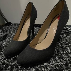 Nine West pumps- worn 2x, excellent condition Size 6